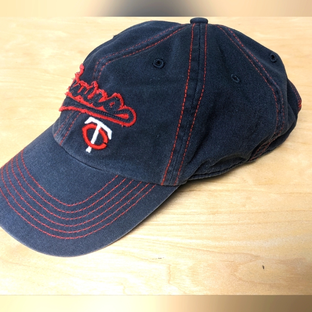 Women's Minnesota Twins Baseball Hat, NWOT, OS, Distressed,Vintage Look,Blue/Red